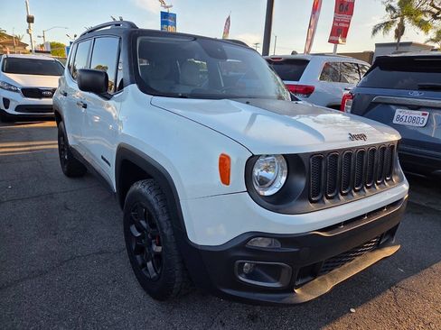 Used 2017 Jeep Renegade Latitude w/ Popular Equipment Group AWD/4WD image 4