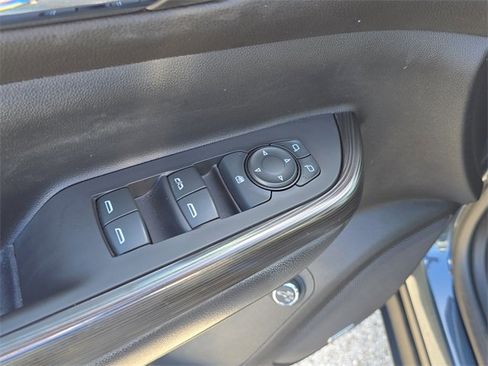 Used 2019 GMC Acadia SLT image 23