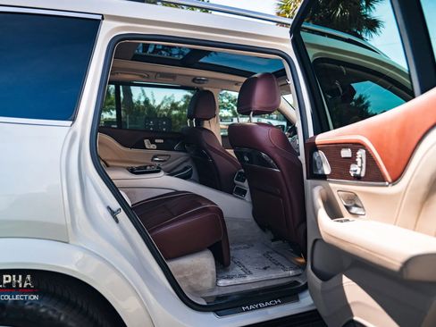 Used 2021 Mercedes-Benz Maybach GLS 600 4MATIC image 10
