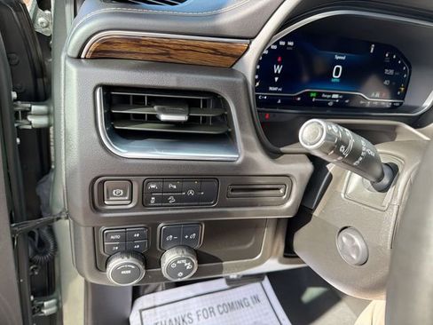 Used 2023 Chevrolet Suburban Premier image 18