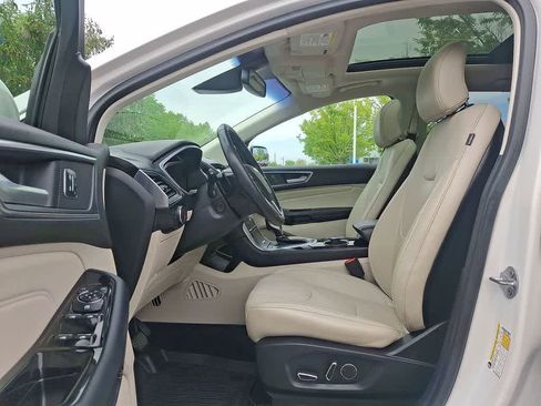 Used 2018 Ford Edge Titanium w/ Equipment Group 301A AWD/4WD image 11