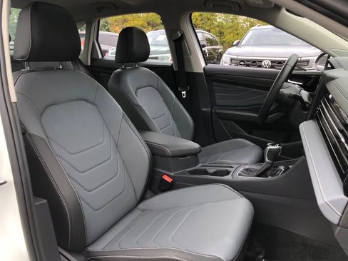 Used 2025 Volkswagen Jetta SEL image 35