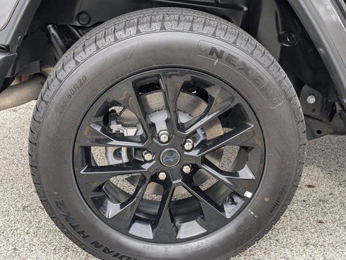 Used 2025 Jeep Wrangler Unlimited Sahara image 15