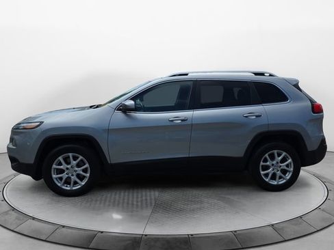 Used 2016 Jeep Cherokee Latitude w/ Safety/Convenience Group AWD/4WD image 2
