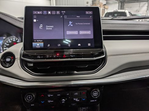 Used 2023 Jeep Compass Limited w/ Sun and Sound Group image 17