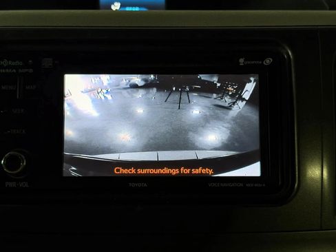 Used 2014 Toyota Sienna XLE FWD image 38