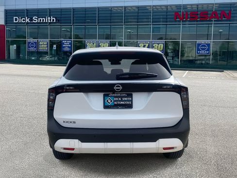 Used 2025 Nissan Kicks SV image 5