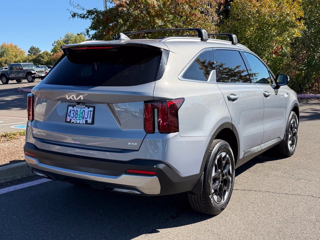 Used 2025 Kia Sorento S AWD/4WD image 7