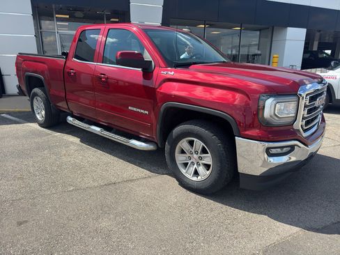 Used 2018 GMC Sierra 1500 SLE w/ SLE Value Package AWD/4WD image 4