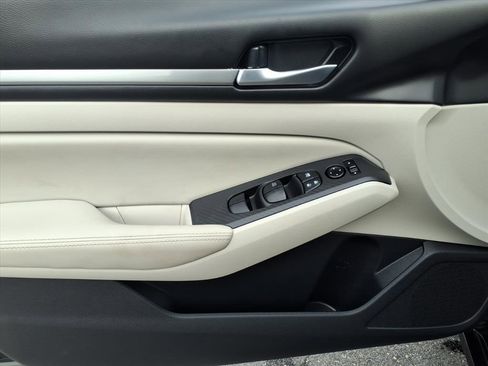 Used 2022 Nissan Altima 2.5 SV image 16