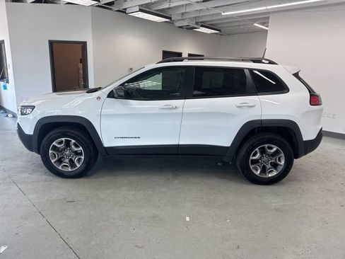 Used 2019 Jeep Cherokee Trailhawk w/ Cold Weather Group AWD/4WD image 9