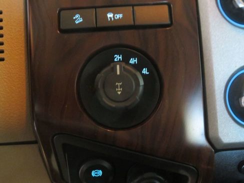 Used 2015 Ford F250 Lariat w/ Lariat Interior Package image 40