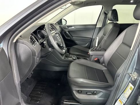 Used 2021 Volkswagen Tiguan SE w/ Panoramic Sunroof Package image 11