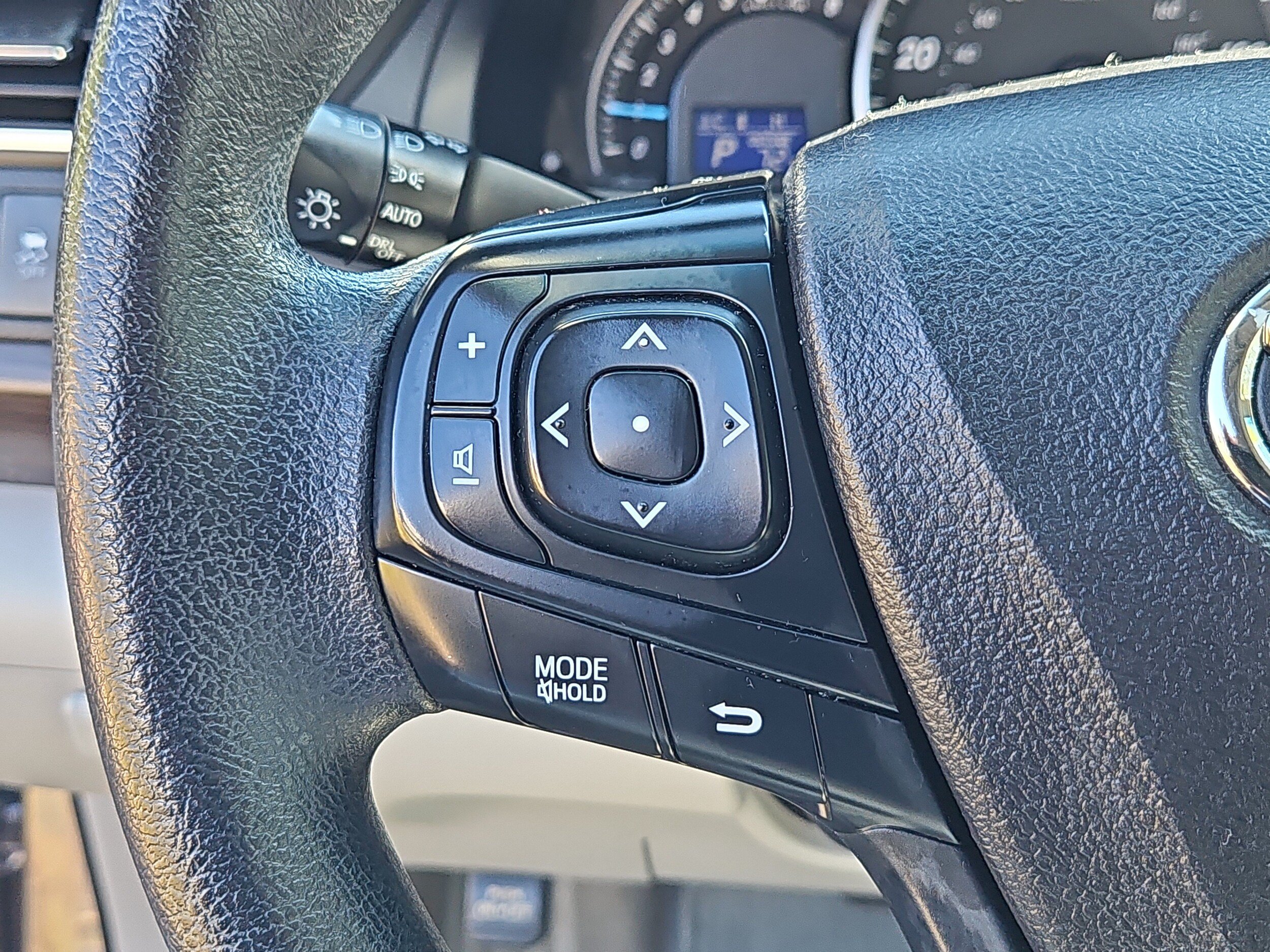 Used 2015 Toyota Camry LE FWD image 11