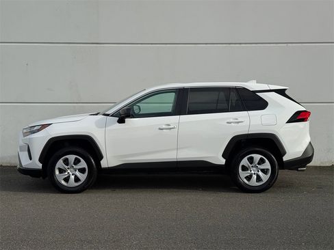 Used 2025 Toyota RAV4 LE image 7