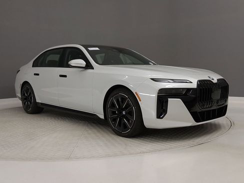 New 2026 BMW 740i w/ Premium Package image 5