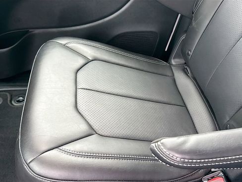 Used 2026 Chrysler Pacifica Select image 28