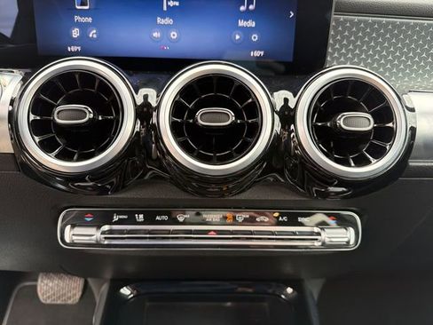 Used 2025 Mercedes-Benz GLB 250 image 20