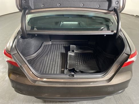 Used 2018 Toyota Camry LE image 27