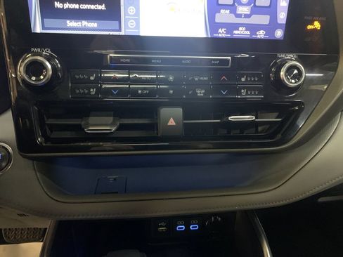 Used 2022 Toyota Highlander Limited AWD/4WD image 26
