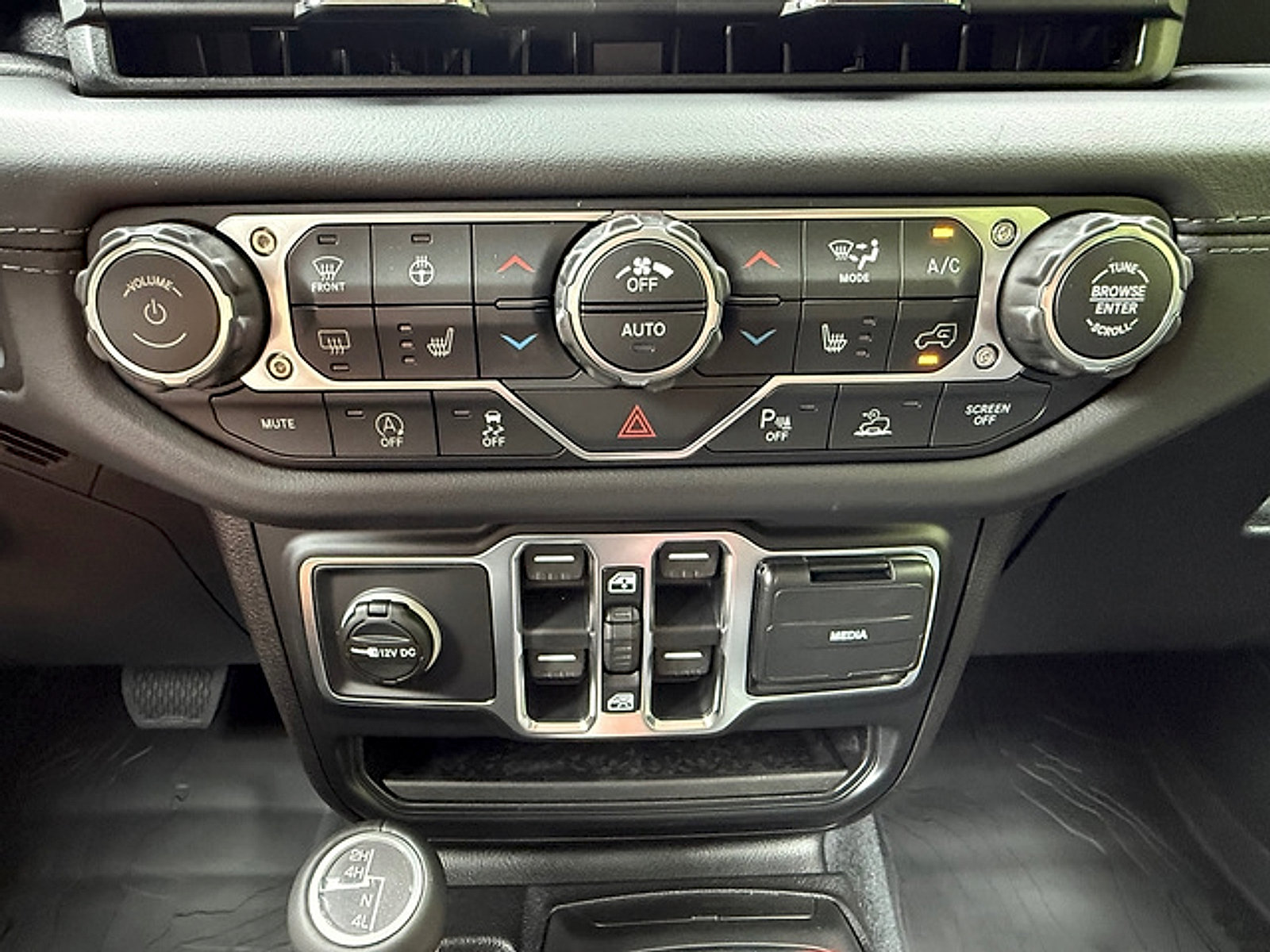 New 2026 Jeep Wrangler Unlimited Sahara AWD/4WD image 26