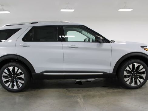 New 2026 Ford Explorer Platinum w/ LUX Leather Package AWD/4WD image 15