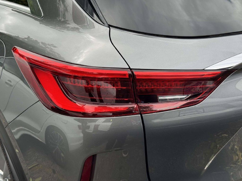 Used 2019 INFINITI QX50 Luxe w/ Navigation Package AWD/4WD image 9