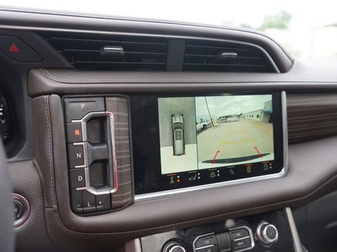 Used 2024 GMC Yukon XL Denali w/ Denali Reserve Package AWD/4WD image 16