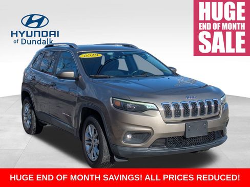 Used 2019 Jeep Cherokee Latitude w/ Cold Weather Group image 11