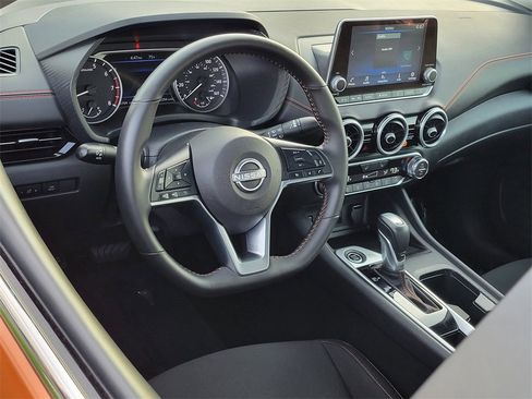 Used 2025 Nissan Sentra SR image 3