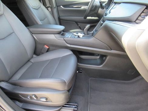 Certified 2025 Cadillac XT5 Premium Luxury image 11