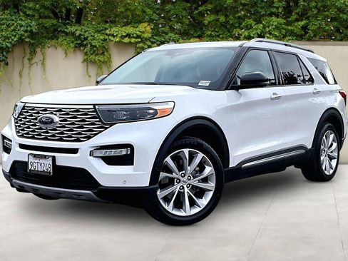 Used 2023 Ford Explorer Platinum w/ Technology Package RWD image 3