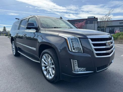 Used 2018 Cadillac Escalade ESV Premium Luxury image 2