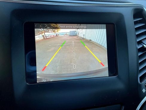 Used 2021 Jeep Cherokee Latitude Plus image 27