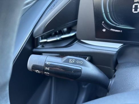 Certified 2024 Kia Niro LX image 22