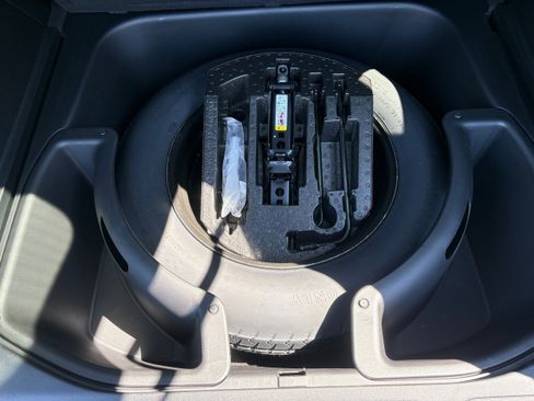 Used 2021 Jeep Grand Cherokee Laredo X image 11