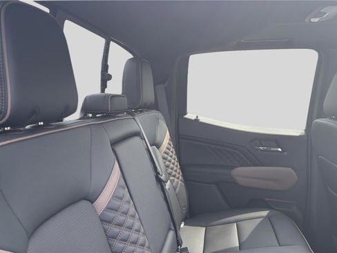 New 2026 GMC Canyon Denali w/ LPO, Denali Black Edition image 20