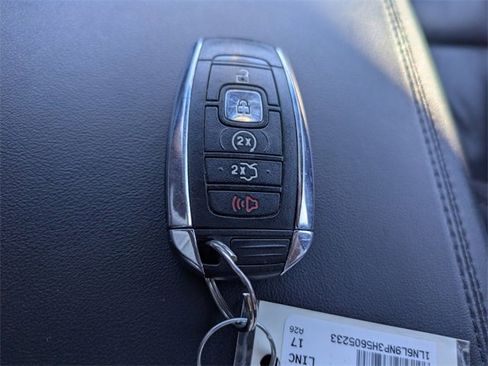 Used 2017 Lincoln Continental Reserve image 34