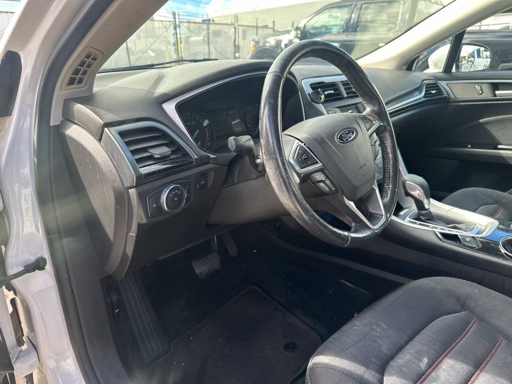 Used 2015 Ford Fusion SE w/ Equipment Group 201A FWD image 15