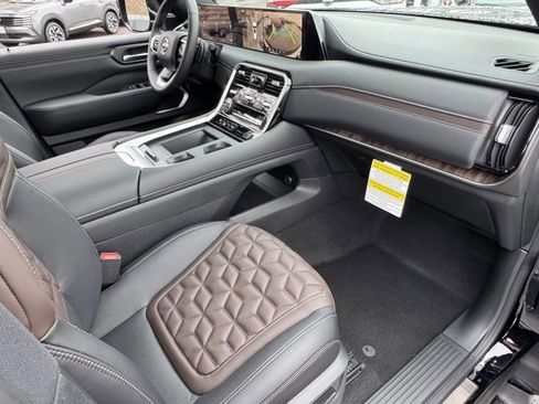 New 2026 Nissan Armada Platinum image 9