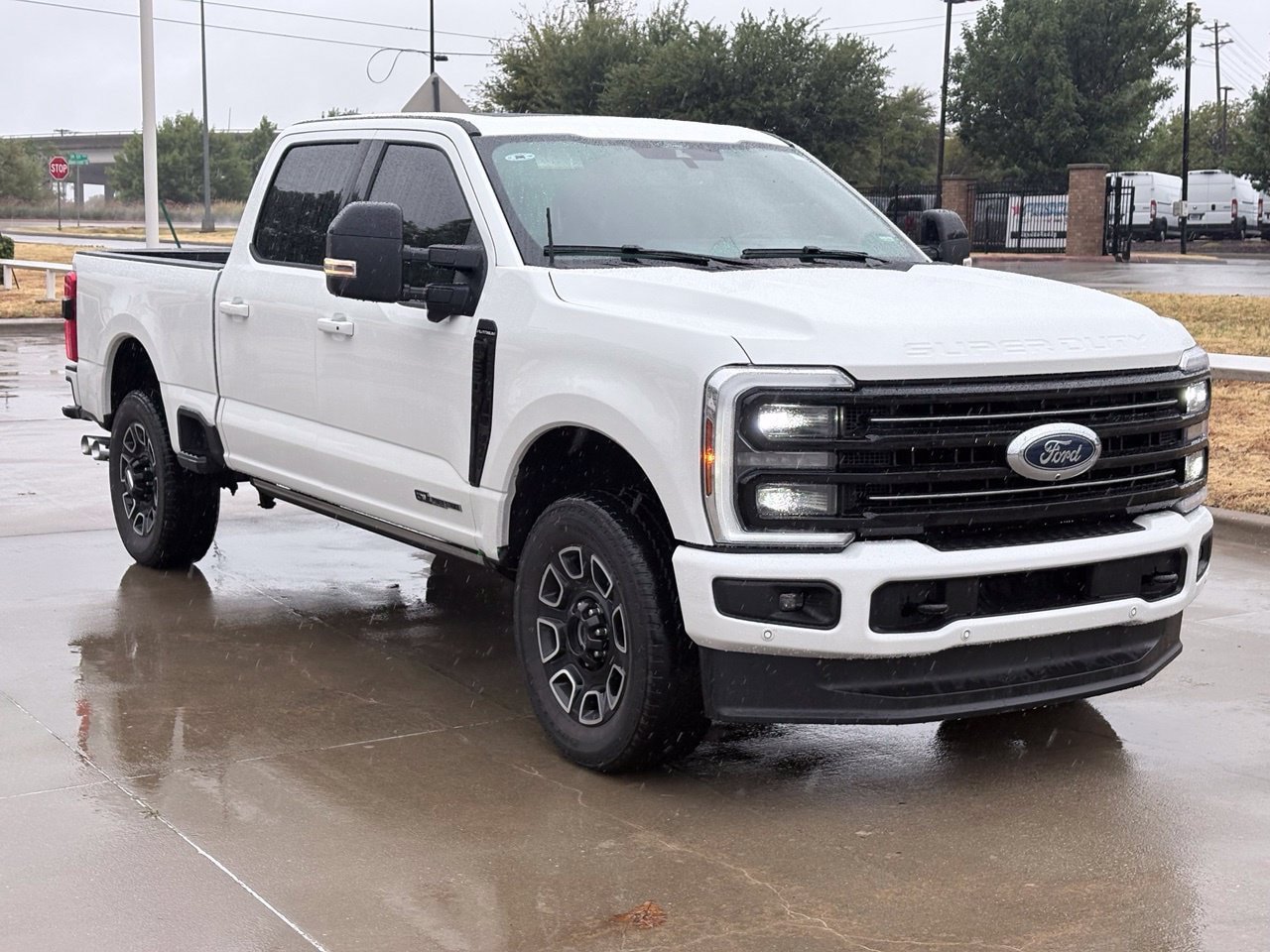 Used 2025 Ford F250 Platinum w/ FX4 Off-Road Package AWD/4WD image 1