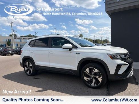 Certified 2024 Volkswagen Taos SE AWD/4WD image 1