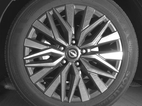 Used 2025 Nissan Altima 2.5 SV FWD image 12