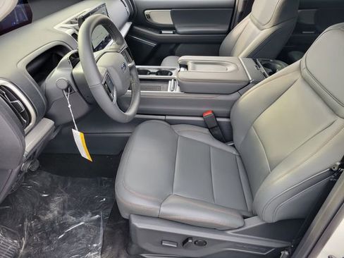 New 2025 Ford Expedition Active image 7