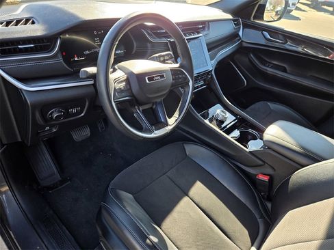 Used 2022 Jeep Grand Cherokee Altitude image 10