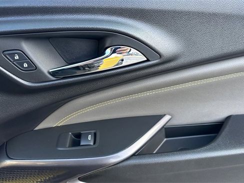 Used 2025 Chevrolet Trax ACTIV w/ Driver Confidence Package image 21