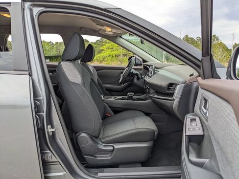Used 2023 Nissan Rogue SV FWD image 45
