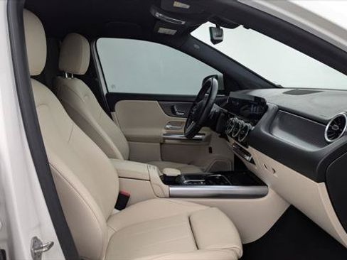 Used 2022 Mercedes-Benz GLA 250 w/ Premium Package image 21