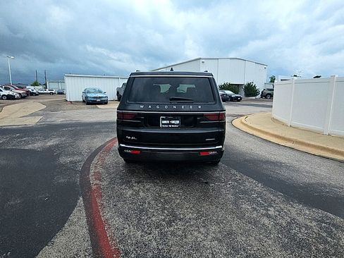 Used 2022 Jeep Wagoneer Series I w/ Convenience Group I RWD image 5