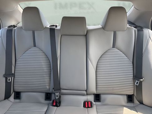 Used 2022 Toyota Camry SE FWD image 11
